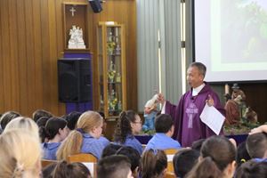 2022-end-of-year-graduation-mass-060