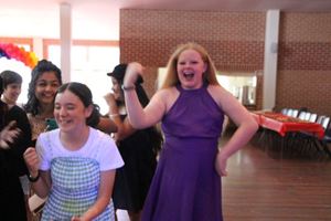 2022-year-6-graduation-disco-059
